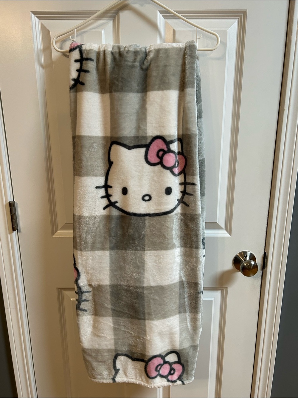 Hello Kitty Gray White Throw with Pink Bows